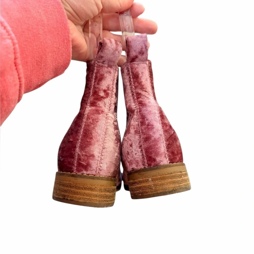 Toms Pink Crushed Velvet Ella Chelsea Ankle Boots Booties Womens Size 7.5